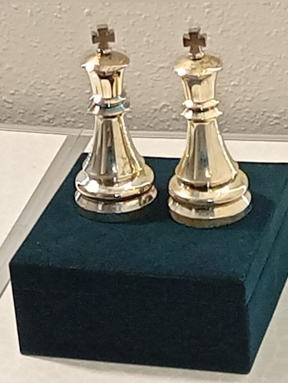 TOWLE Cross Salt & Pepper Sterling Silver Plated Shakers with Velvet Box - Picture 2 of 6